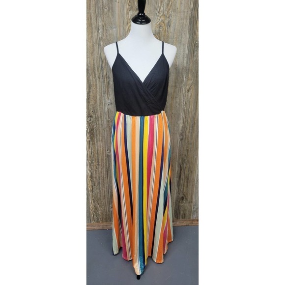 Dresses & Skirts - NWT Maxi dress XL with pockets